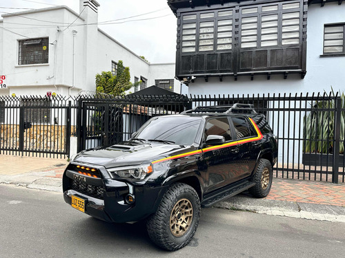 Toyota 4Runner 4.0 SR5 TRD 40TH