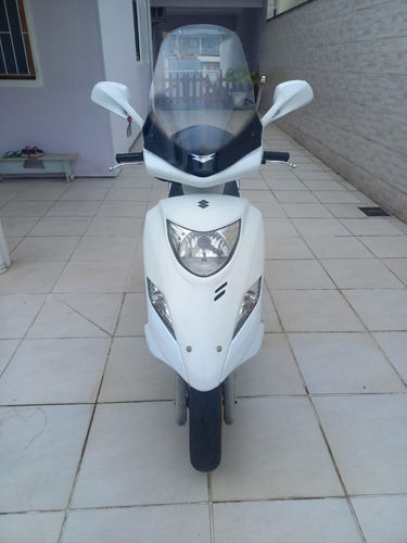 Suzuki Burgman I 125 Branca. Ano 2012. Com Acessórios.