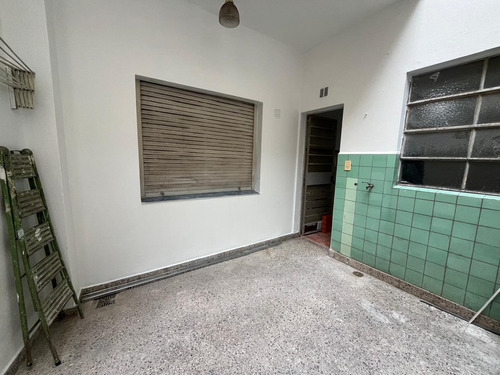 Caballito: 2 Amb. Con Patio Av. Rivadavia Y G.lorca