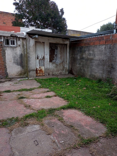 Imagen 5 de 15 de Casa De 3 Ambientes Sobre Gran Lote En El Barrio Dorrego A 1 Cuadra De La Av. Colón