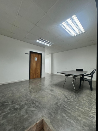 Venta De Fábrica Y Laboratorio En Guarenas