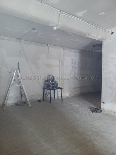 Se Vende Local Avenida Victoria Mls 24-18944
