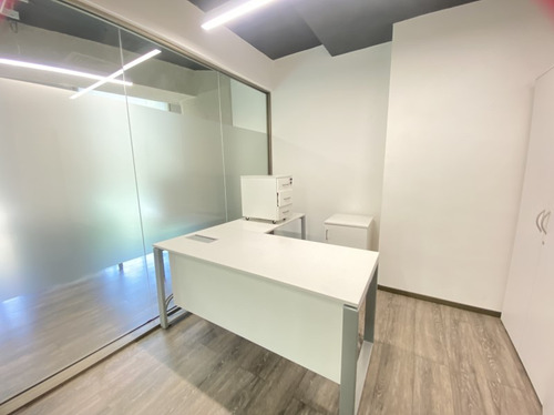 Oficina 3 Privados/sala Reuniones/bodega /metro Los Leones