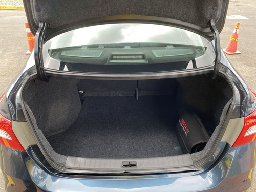 Imagen 14 de 20 de Nissan Sentra B17 Sense 1.8