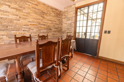 Casa 4 Ambientes Con Parque Y Cocheras