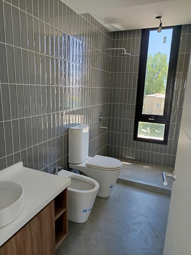 Venta Casa A Estrenar En Barrio San Eliseo Golf