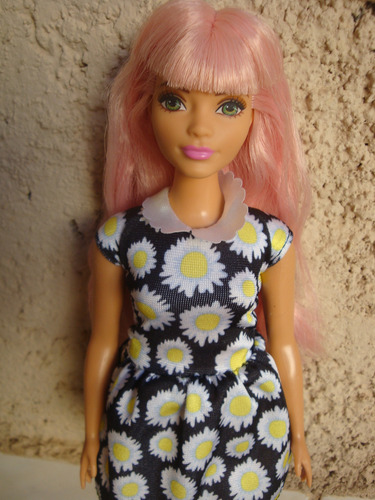 Boneca Barbie Fashionista Plus Size Cabelo Rosa (Usado)