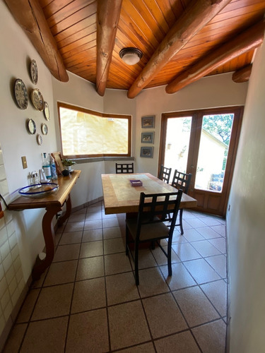 Casa Estilo Mexicano Contemporáneo En Jardines En La Montaña