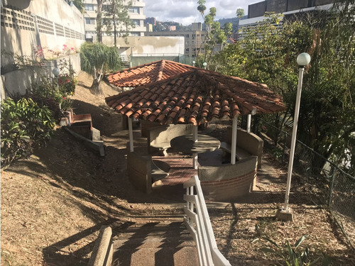 En Venta Apartamento Los Samanes (pb) 3h+1s 3b+1s+2e