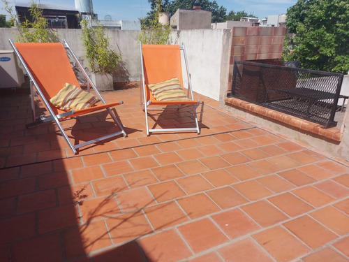 Casa En Venta - 3 Dormitorios 2 Baños - 190mts2 - Monte Castro, Floresta