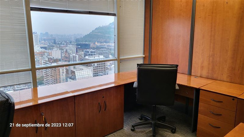 Oficina En Arriendo Cuenta Con Mobiliario