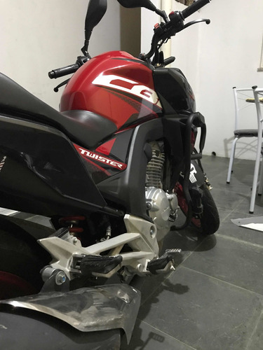 Imagem 3 de 5 de Honda 2020