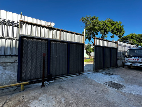 Alquiler De Espacios De Almacenamiento Para Productos Importados Y/o Materiales De Construcción.