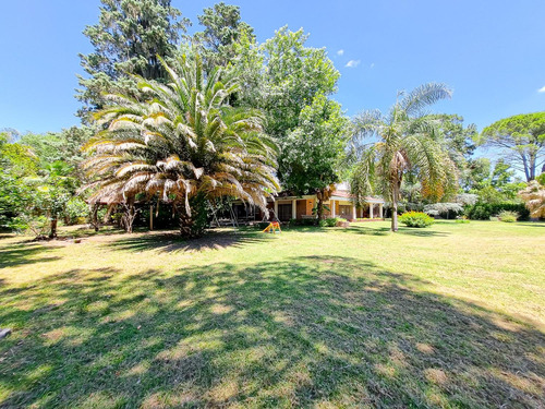 Casa En Venta · 7 Ambientes · 3600 M2 · Jardín · Quincho · Piscina