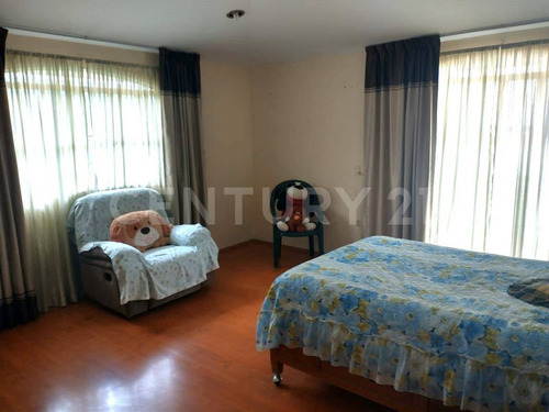 Casa En Venta De 4 Recamaras Y Amplio Jardin Cerca De Camino Real A Cholula.