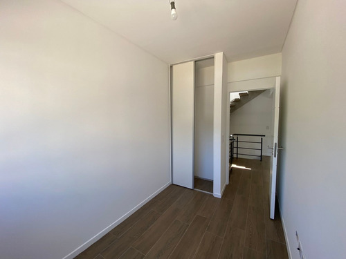 Imagen 14 de 30 de Venta Triplex 5 Ambientes Tigre C/parrilla Jardín