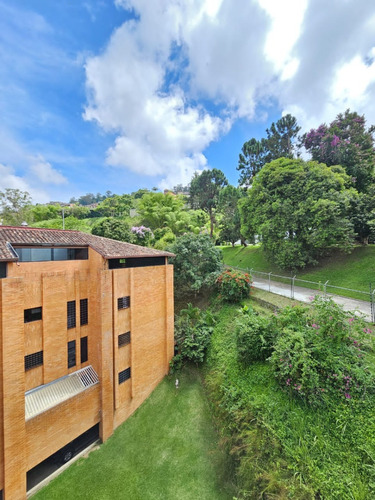 Alquiler Apartamento De 614 Mts 2 , Dos Plantas De 307 Mts En La Mejor Zona De La Lagunita Ytd