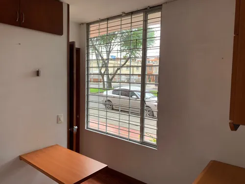 Oficina Ubicada En Barrio San Miguel, Muy Central, A Dos Cuadras De La Carrera 30 En El Norte De Bogotá