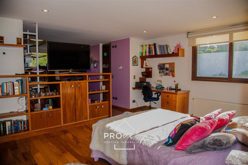Casa En Venta De 5 Dorm. En Las Condes