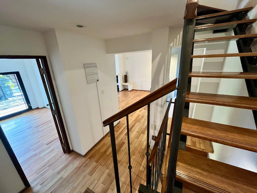 Venta Con Renta De Casa Ph Independiente En Parque Rodó Completamente Reciclada De 2 Dormitorios Y Garaje