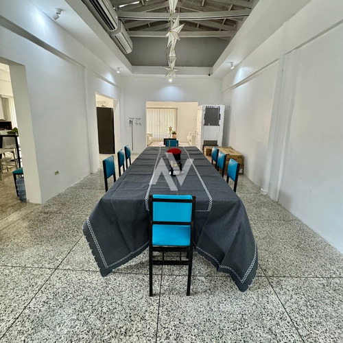 Ref 012 - 685 Te Ofrecemos Casa En Venta Con Excelente Ubicación Ubicado En Macuto - Estado La Guaira.
