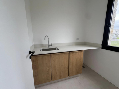 Casa En Venta Al Lago En Barrio Santa Ana, Villanueva. Tigre