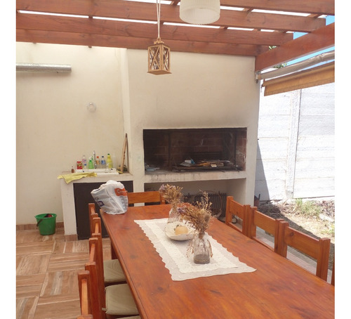 Hermosos Chalet Típico Remodelado Y Ampliado A Nuevo Sobre Calle Libres Del Sur, Mar De Ajó Centro A 2 Cuadras De Avenida Libertador, 3 De Peatonal Y 4 Del Mar