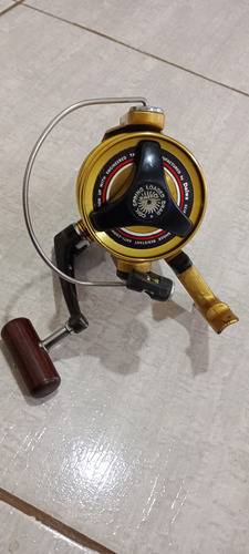 Molinete Daiwa Millionmax Gs-9000 Dourado Direito/esquerdo (Usado)