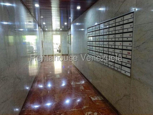 Apartamento En Venta En La Urbina Bien Distribuido Y Vista Al Avila Con Cocina Empotrada En Buen Estado 25-24846 Jc
