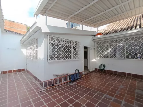 Casa En Venta En Quinta Bosch. Cod V30257