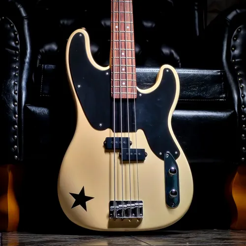 Baixo 4 Cordas Squier Fender Precision Signature Mike Dirnt Baixo 4 Cordas Squier Fender Precision Signature Mike Dirnt