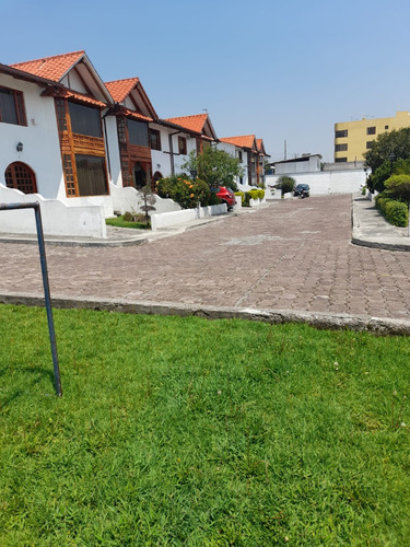 Vendo Hermosa Y Amplia Casa. Sector San José Del Valle. Frente A Supermercado Santa María