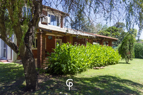 Casa Quinta En Venta En 20 De Junio , Parque Y Pileta