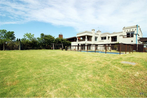 Exclusiva Casa 4 Dormitorios Lomas Tahona