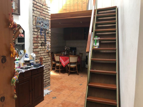 Oportunidad De Compra!!!! Casa De Altos, Gran Metraje, Burgues Próx San Martín!