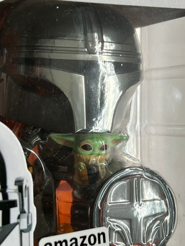 Funko Pop Mandalorian Holding Grogu Pin Chrome 402 Exclusivo