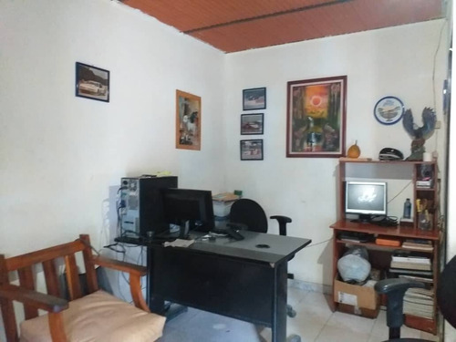 En Venta Galpón 1711m2 El Tambor, Los Teques. Daniela J