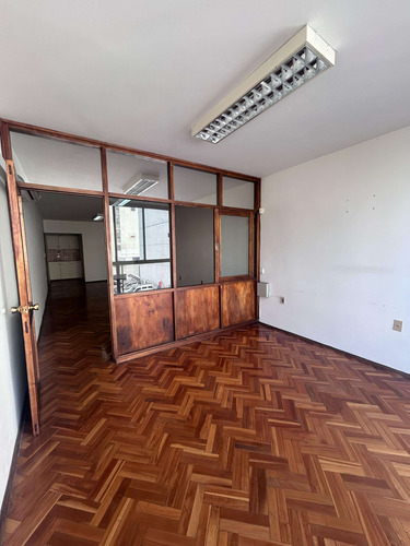 Venta Oficina En Ciudad Vieja