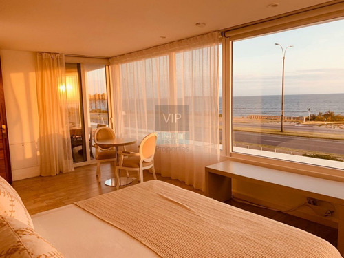 Imagen 9 de 24 de Casa De 5 Dormitorios En Playa Mansa, Punta Del Este.