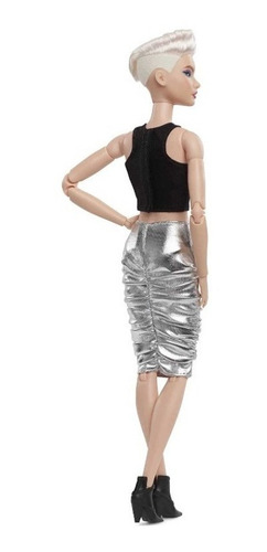 Imagem 3 de 6 de Barbie Signature Looks Cabelo Loiro Pixie - Mattel Ms