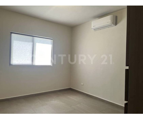 Casa En Renta En Col. Residencial Cumbres La Joya