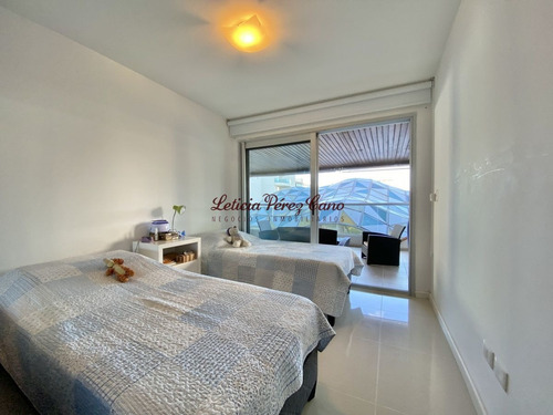 Imagen 11 de 14 de Venta De Apartamento De 2 Dormitorios En Edificio Icon Brava Punta Del Este