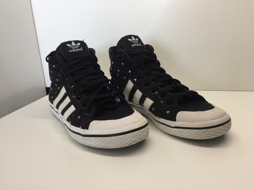 Zapatillas adidas Honey Mid Negro Con Corazones Blancos