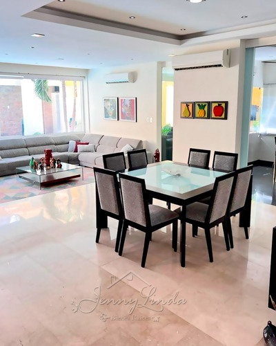 En Venta Hermosa Casa Con Piscina 410 M² Urb. San Jacinto Maracay Aragua