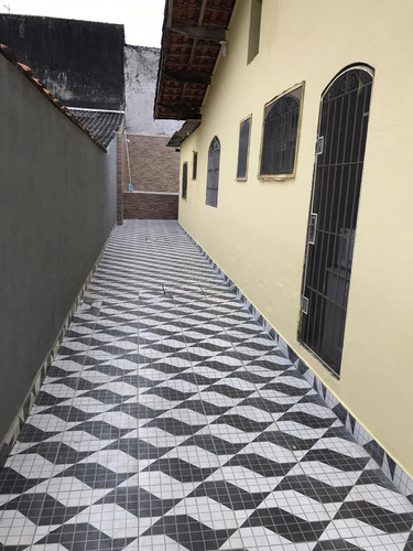 Imagem 6 de 9 de Casa Com Piscina