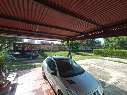 Hermoso Townhouse Amoblado En El Mejor Conjunto Residencial De Parque Valencia, Cocina Equpada Y Con Tope De Granito, Doble Entrada Con Porton Y Cerco Electrico, Camaras De Seguridad
