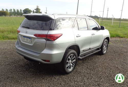 Toyota Hilux Sw4 Srx 4x4 At 7 Asientos/cuero