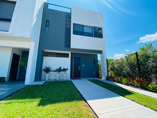 Casa En Venta En Veracruz, Fracc. Cerrado En Boca Del Río, Veracruz.