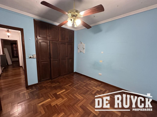 Chalet En Pleno Barrio Los Cedros