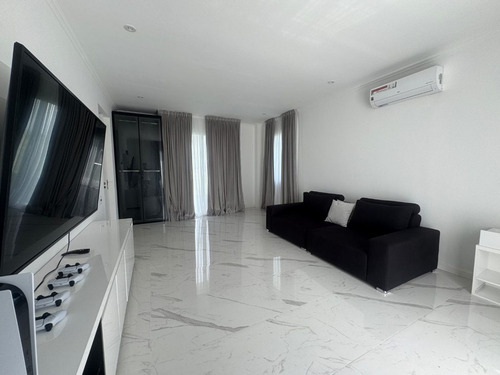 Casa En Venta En Chacras De Pergamino Con Pileta